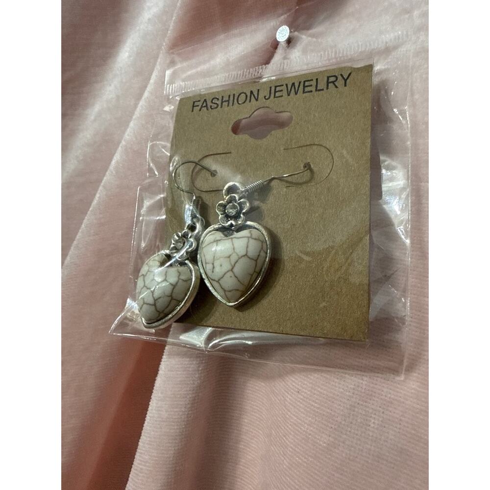 Heart-Shaped Fashion Jewelry Earrings with Marbled Pattern Accent - Picture 3 of 6